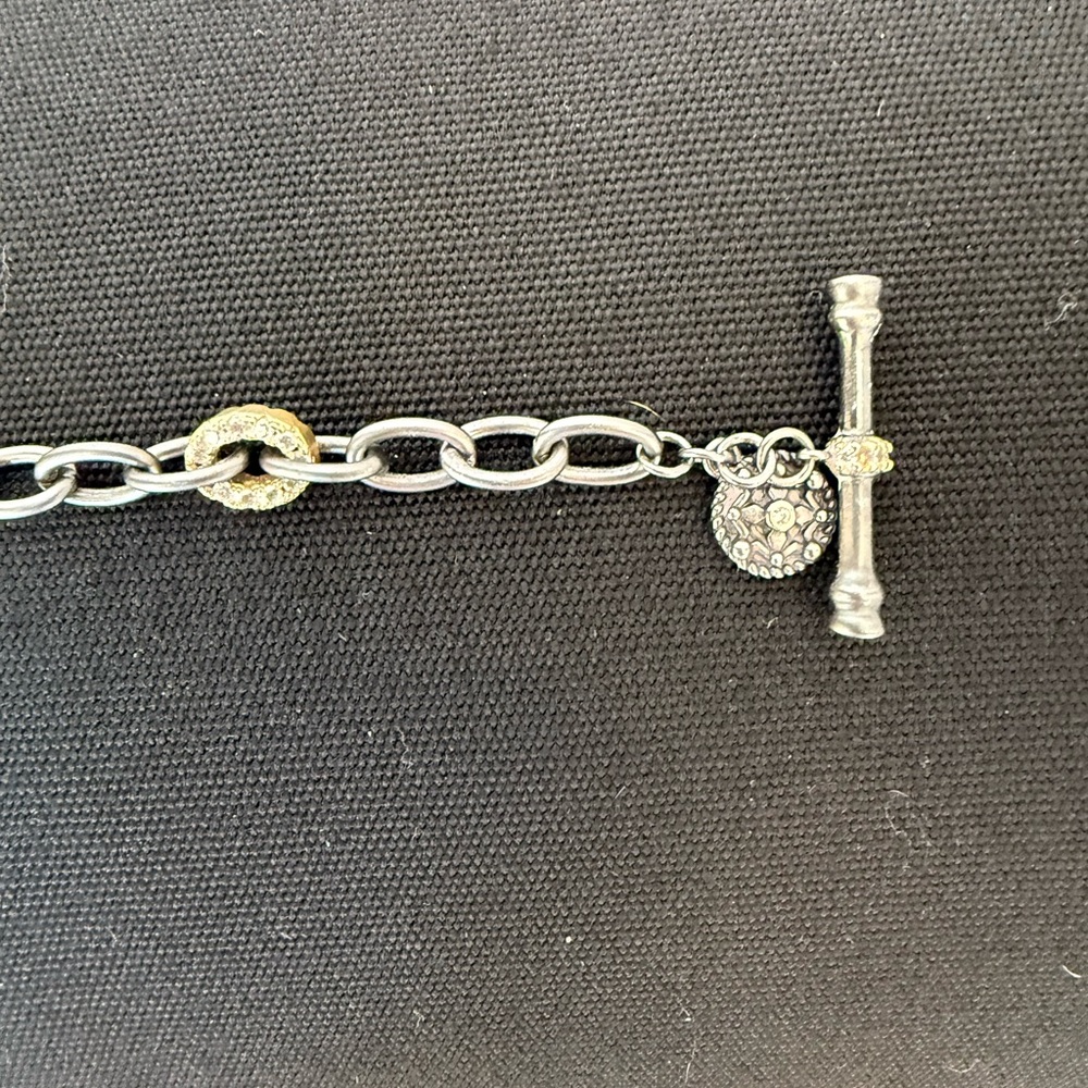 Chic Silver Chain Bracelet with Textured Accents - Picture 3 of 5